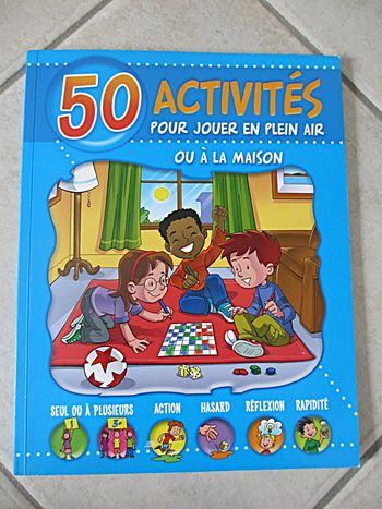 Livre « 50 activités pour jouer en plein air ou à la maison » - Caramel Editions