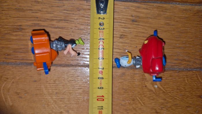 Lot figurines disney : donald et dingo dans un vaisseau - photo numéro 9