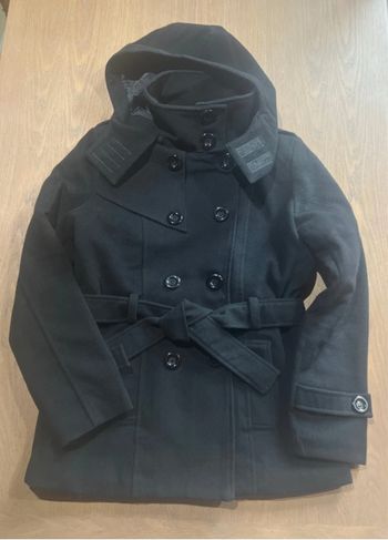 Manteau d’hiver caban noir avec capuche Arabesque.