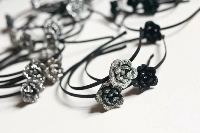 Lot de 17 serre tête en métal avec fleur à paillettes