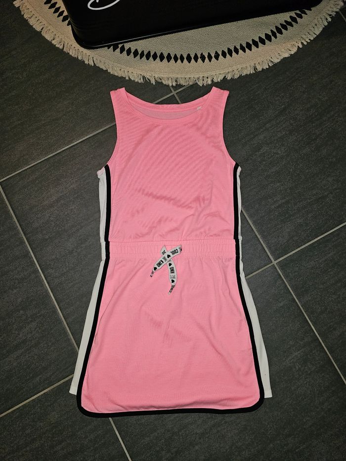 Robe rose taille 134.140