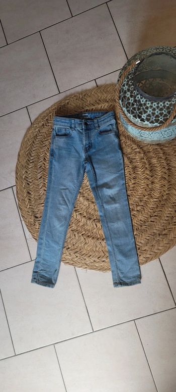 Joli jeans garçon Taille 7 ans Parfait état