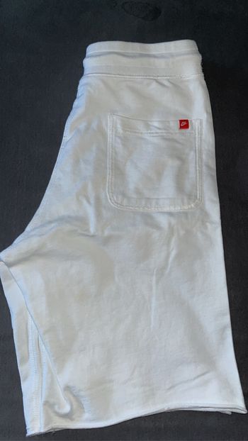 short nike blanc et noir