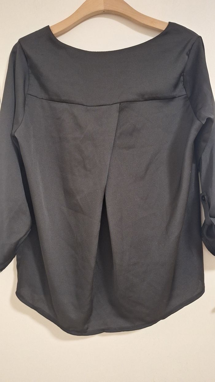 Blouse noire Rue des Abesses– Élégance minimaliste & coupe fluide - photo numéro 7