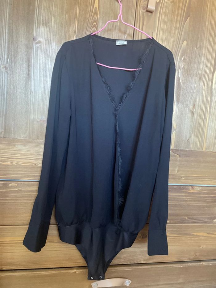 Blouse body noir cache cœur dentelle