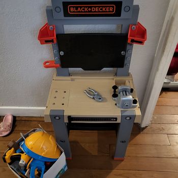 Établi + caisse avec outils