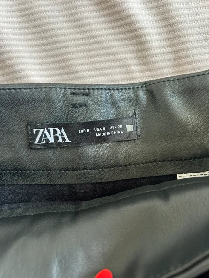 Jupe plissée similicuir Zara noir taille S - photo numéro 3
