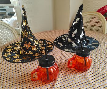 Lot chapeaux et verre citrouille