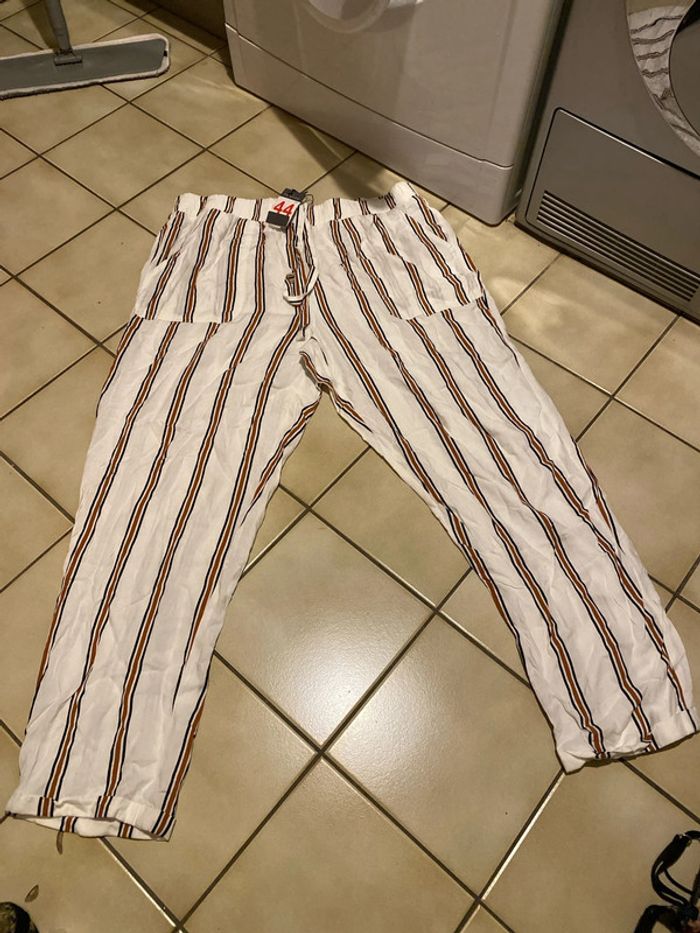 Pantalon neuf taille 44