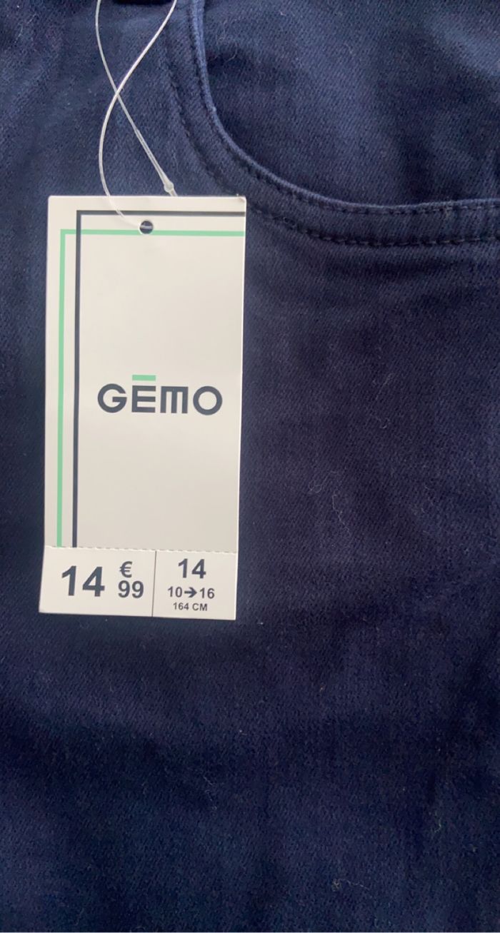 Jeans neuf - photo numéro 2