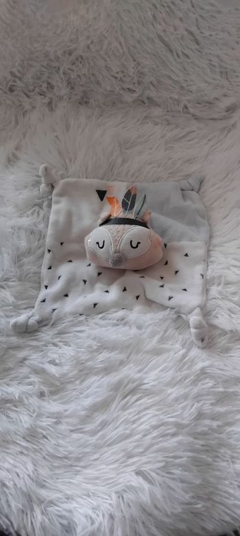 Doudou carré plat renard indien- blanc ,triangles , Spilec