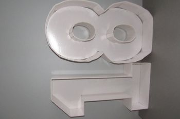 DÉCORATION ANNIVERSAIRE : 2 CHIFFRES - 1 ET 8 - 70 CM - n°05