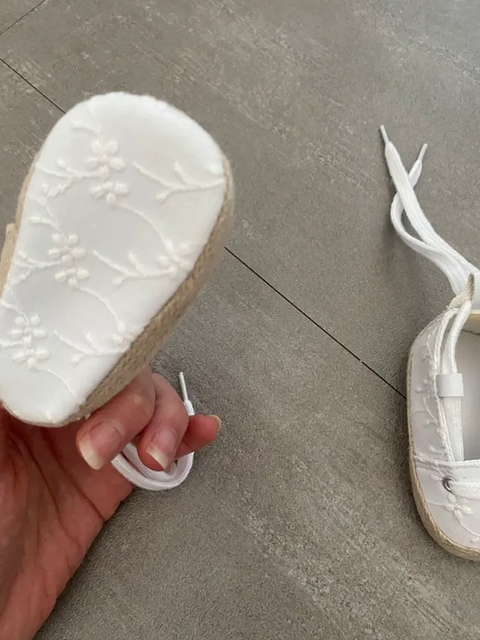 Chaussures blanches - photo numéro 3