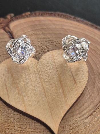 Jolies boucles d'oreilles en argent et zircone