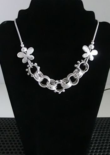 Collier métal argenté papillons