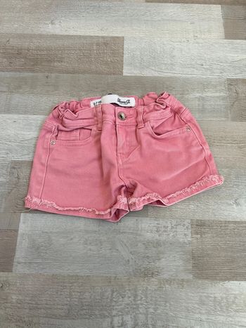 Short fille
