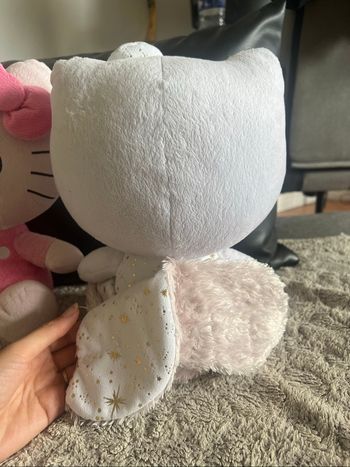Lot de deux peluches Hello kitty