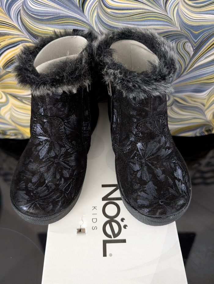 Chaussures montantes en cuir tout doux et souple. Taille 23. Neuf. Noël - photo numéro 9