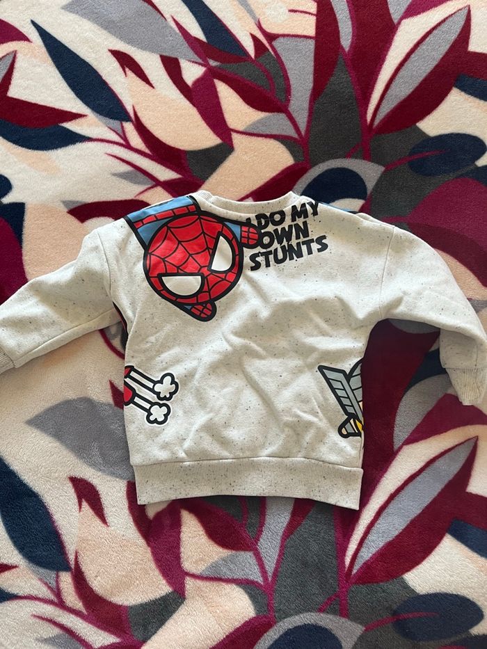 Tres beau pull Marvel - photo numéro 4
