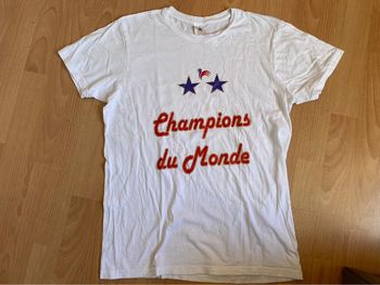 Beau T-shirt blanc MC #Champions du Monde » T. S TBE