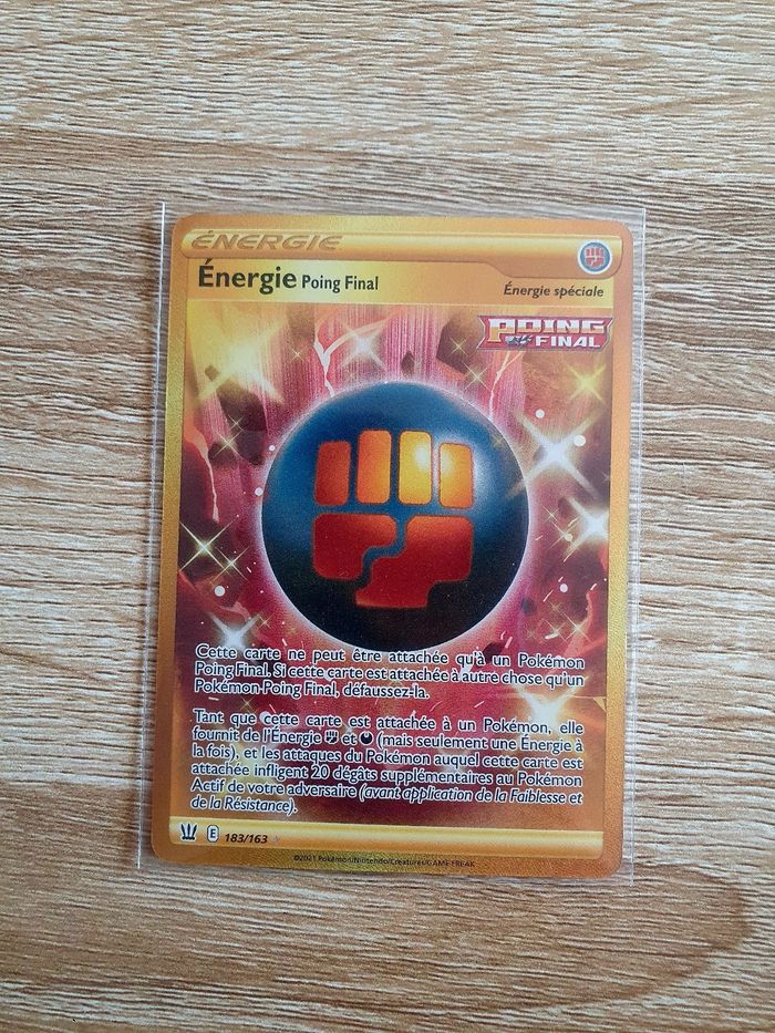 Carte pokemon poing final golden