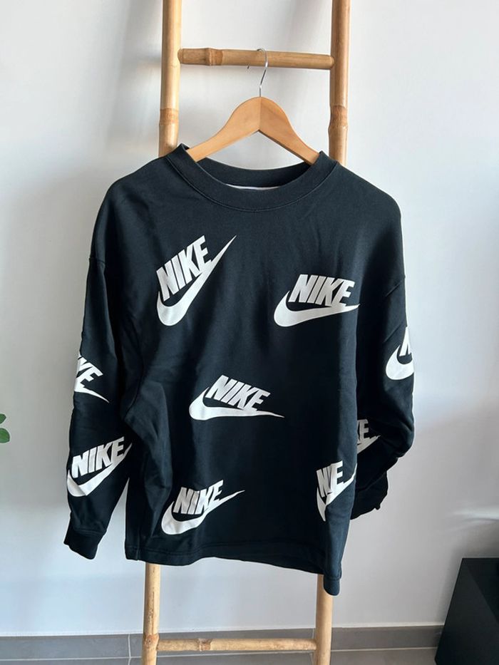 Sweat Nike logos