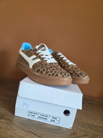 Baskets neuves imprimé léopard pointure 39 neuve