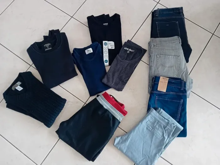 Lot vêtements homme taille S jean pantalon t-shirt