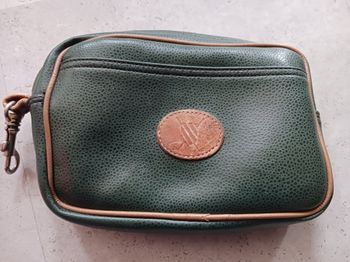 pochette verte et marron en cuir 15 x 20 cm 2 poches