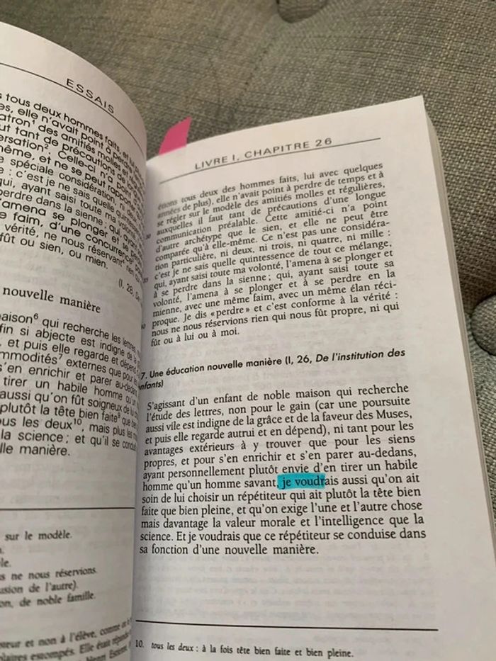 Livre "essais" de Montaigne - photo numéro 2
