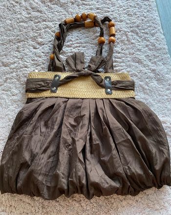 Sac avec différentes pochettes à l’intérieur