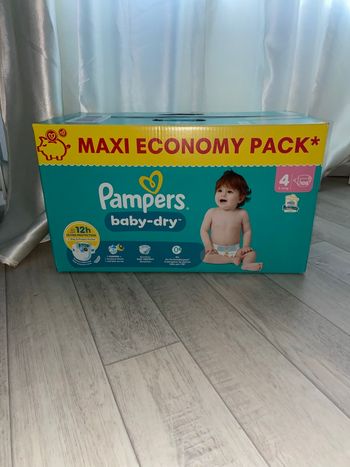 couches pampers taille 4
