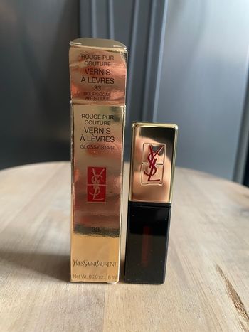 Maquillage Yves Saint Laurent - Vernis à lèvres - Teinte 33 Bourgogne Artistique - Neuf avec boîte
