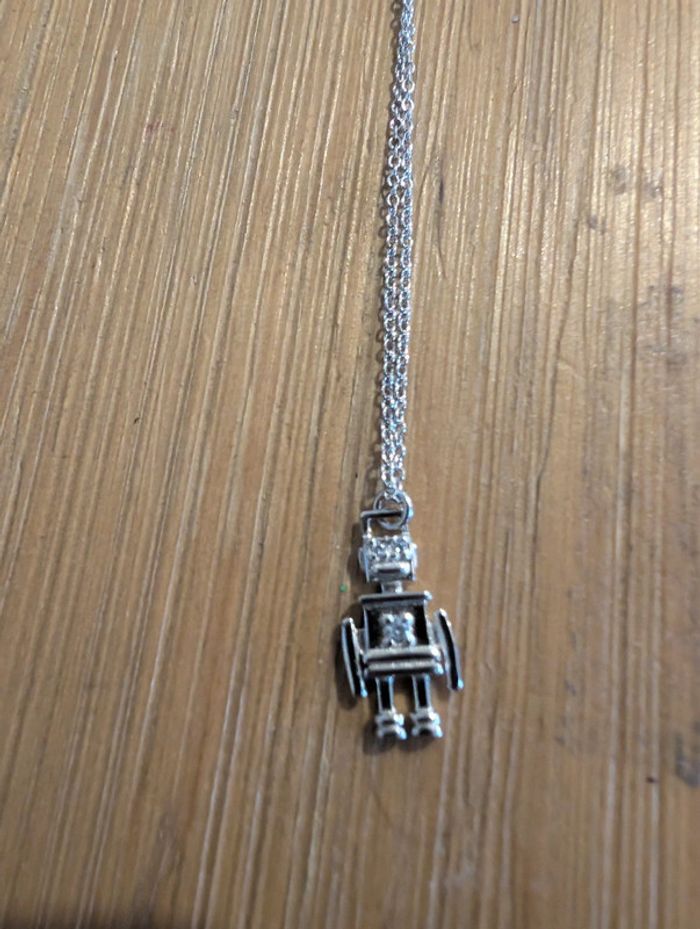 Superbe collier avec petit Charm's Robot - photo numéro 4