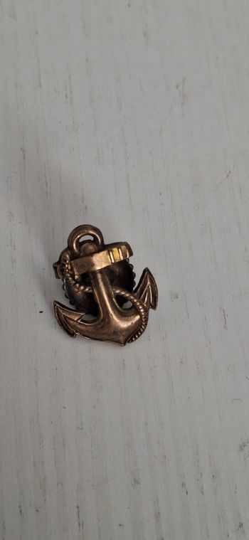 Insigne de calot ancien , ancre,marine ,militaria
