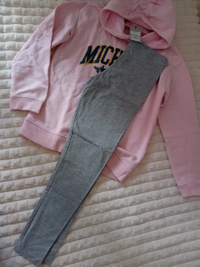 Ensemble fille sweat +legging 9ans Primark 🌸🩷 - photo numéro 5