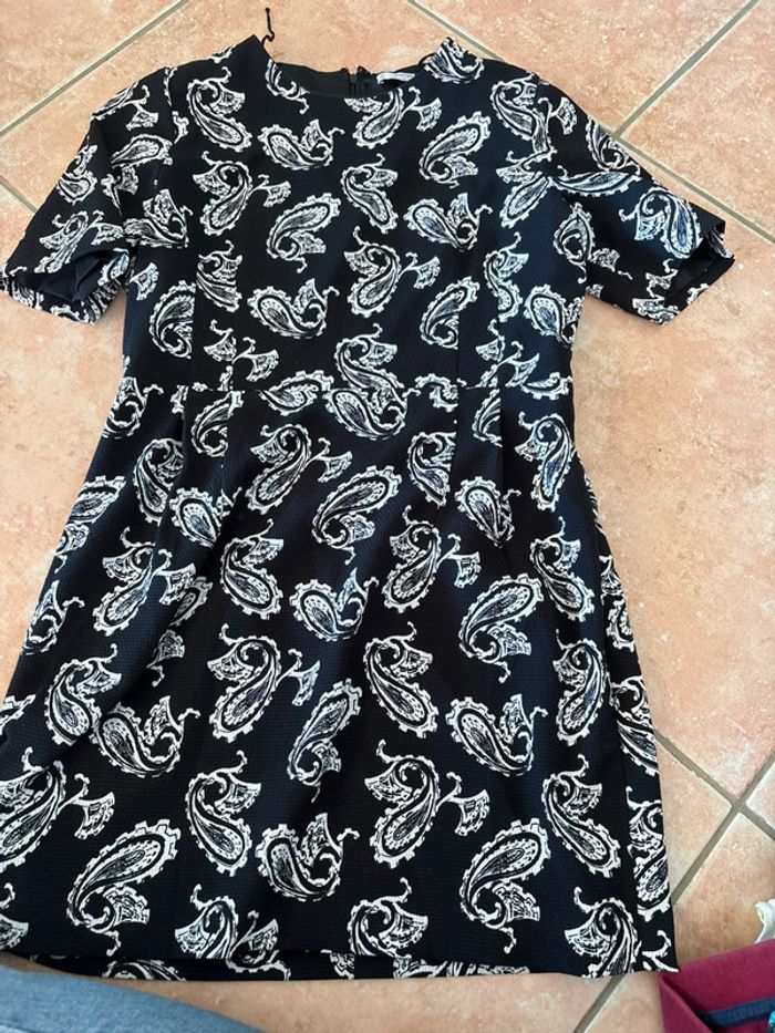 Robe noire et blanche - photo numéro 3