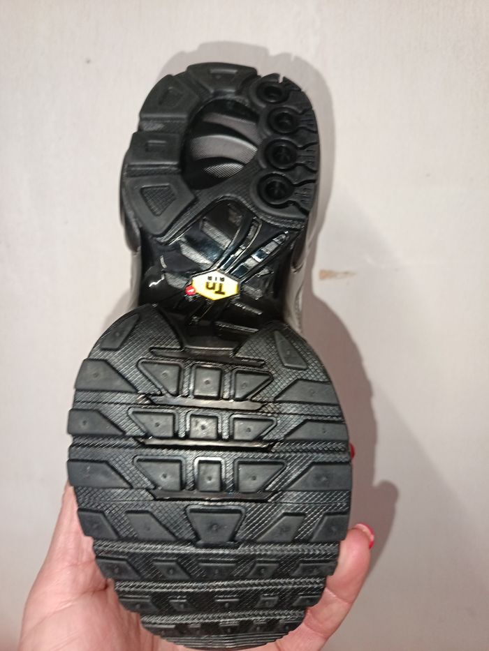 Basket neuves T 30 - photo numéro 4