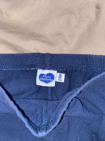 Legging couleur bleu marine taille 24 mois