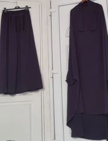 Jilbeb 2 pièces cape et jupe aubergine