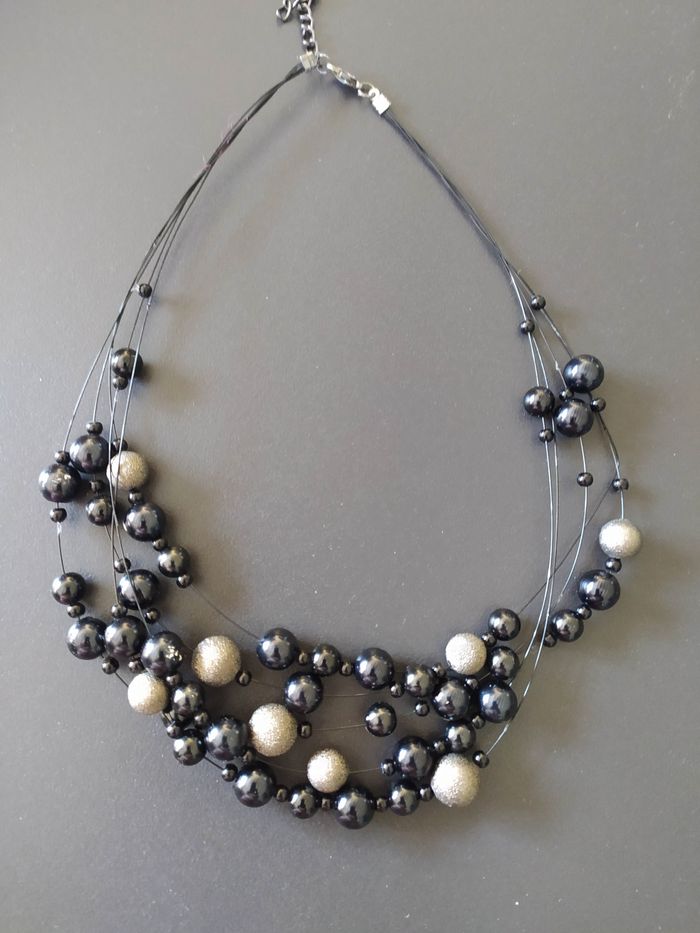 Ras du cou collier perles noires et argentées - photo numéro 2