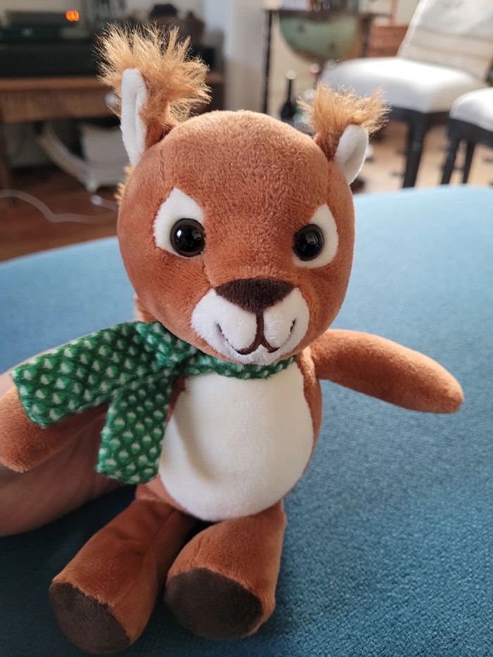 Peluche Écureuil roux Kinder 25cm foulard vert Surprise collection doudou foret