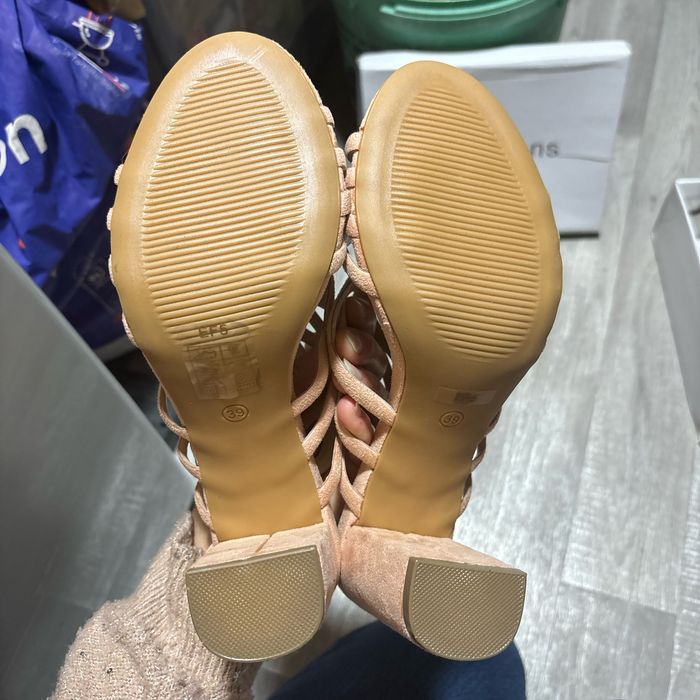Chaussures neuves - photo numéro 2