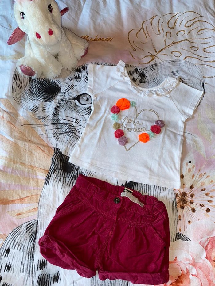 Ensemble t-shirt et short en velours, taille 9 mois, marque Vertbaudet et Tape à l’œil.