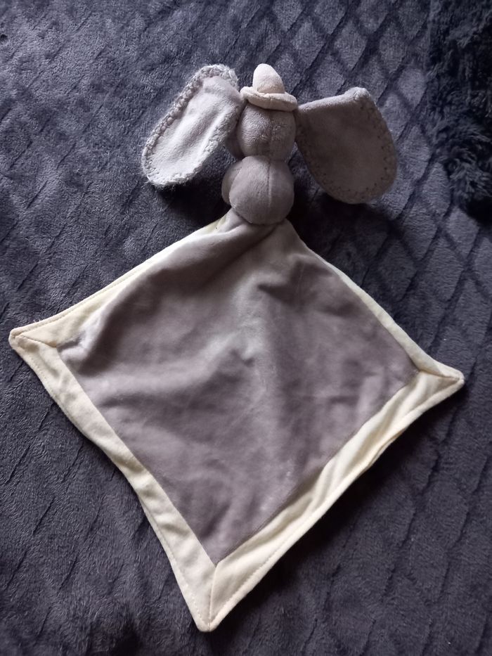 Lot de 2 doudous peluche éléphant Dumbo avec mouchoir- Disney - photo numéro 3