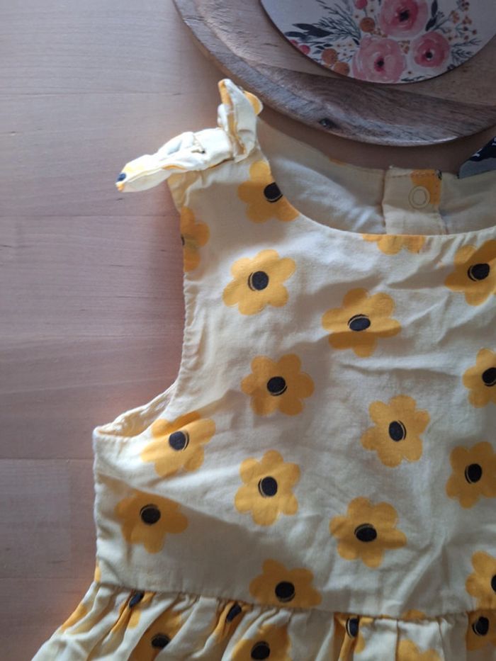 Robe pour fille taille 12mois marque Kiabi en très bon état - photo numéro 4