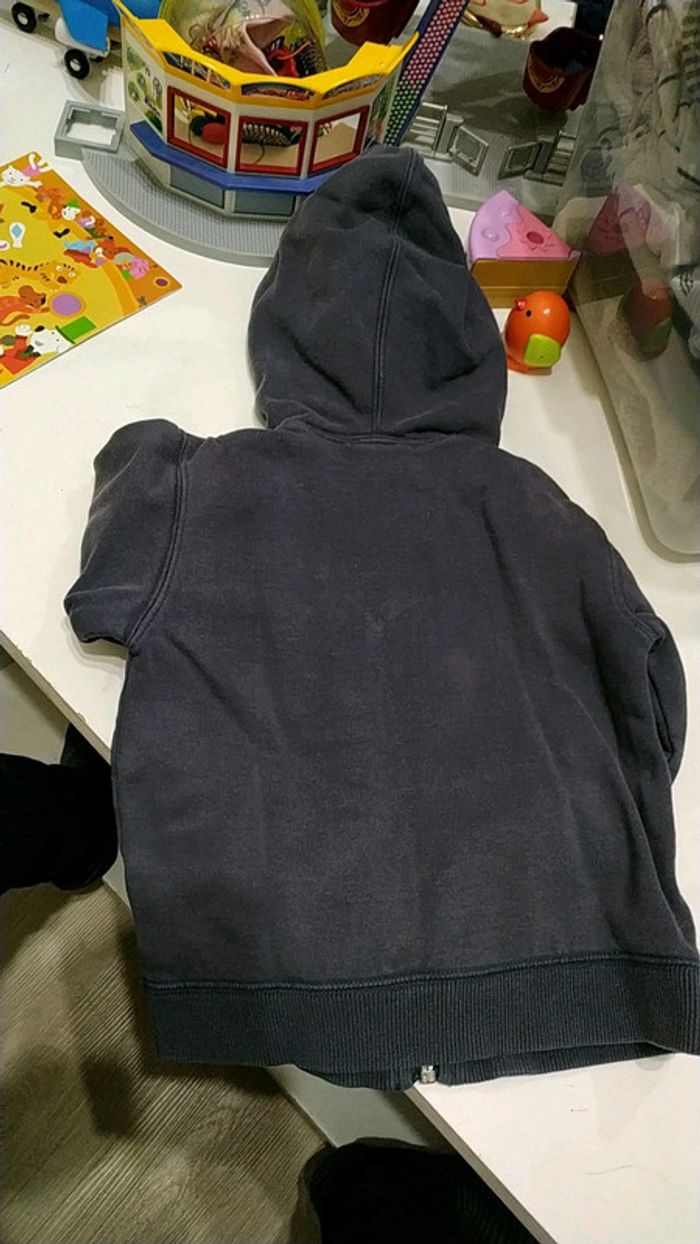 Sweat zippé à capuche bleu marine et orange - photo numéro 2