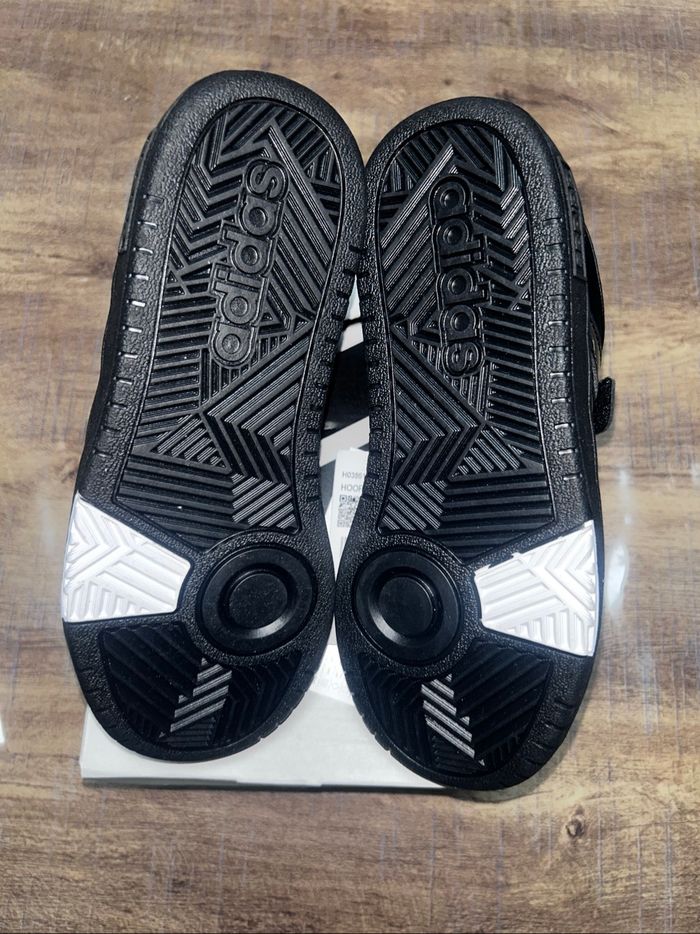 Baskets adidas neuf - photo numéro 4