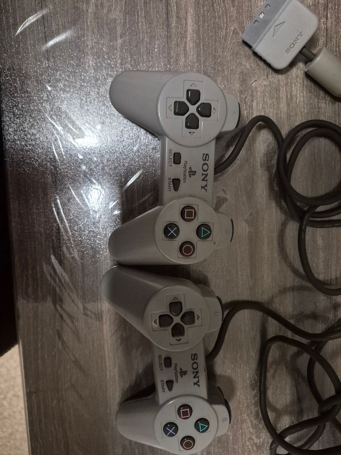 Manette ps1 - photo numéro 2