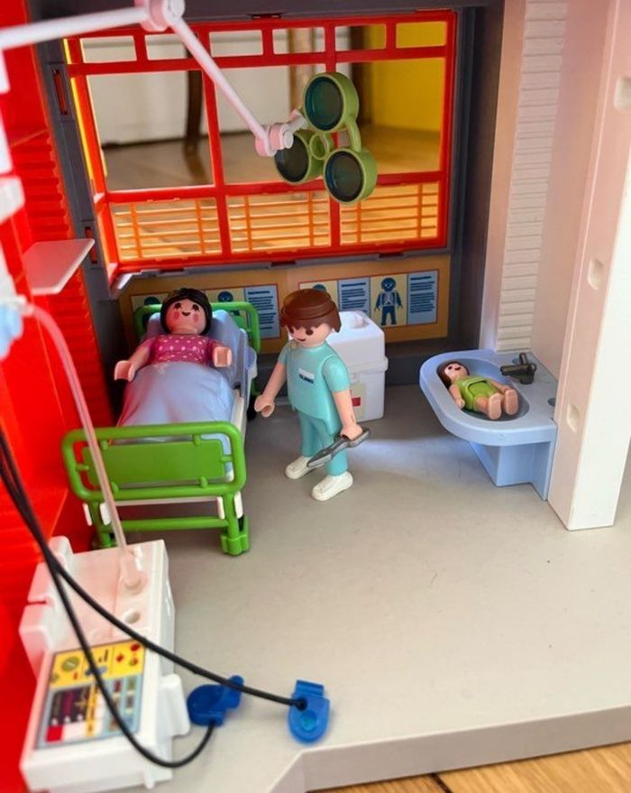 Hôpital pédiatrique playmobil+ véhicules - photo numéro 9